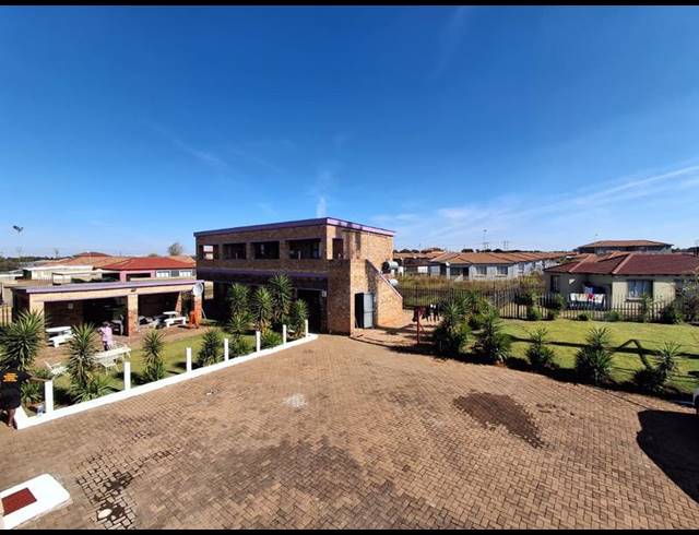0 BEDROOM COMPLEX FOR SALE IN VANDERBIJLPARK SE 7